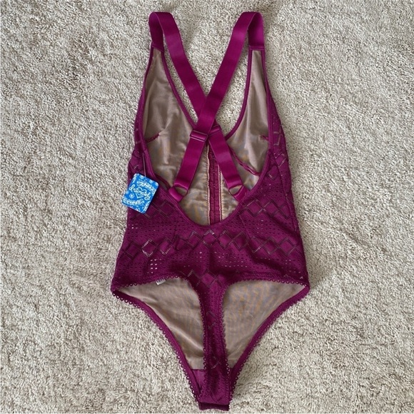 New Intimately Free People Thank You Never Lace Thong Bodysuit Magenta Size XS - Picture 9 of 16